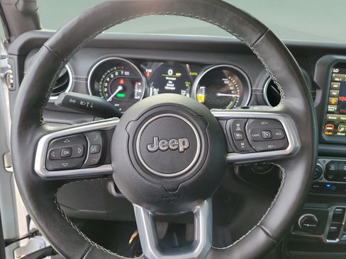 Used 2021 Jeep Wrangler Unlimited Sahara w/ Cold Weather Group AWD/4WD image 16