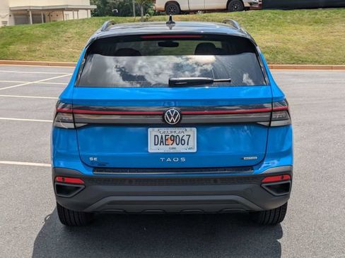 Certified 2025 Volkswagen Taos SE AWD/4WD image 5