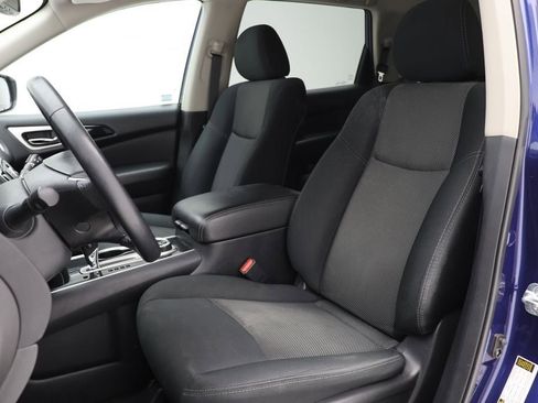 Used 2020 Nissan Pathfinder SV image 16