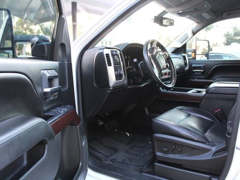 Used 2015 GMC Sierra 1500 SLT w/ SLT Crew Cab Value Package RWD image 9