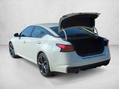 Used 2023 Nissan Altima 2.5 SR w/ SR Premium Package FWD image 10