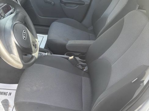 Used 2010 Kia Rio5 image 9