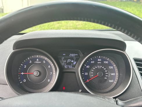 Used 2015 Hyundai Elantra SE w/ Option Group 03 FWD image 10