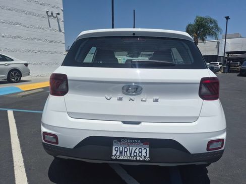 Used 2026 Hyundai Venue SE FWD image 8