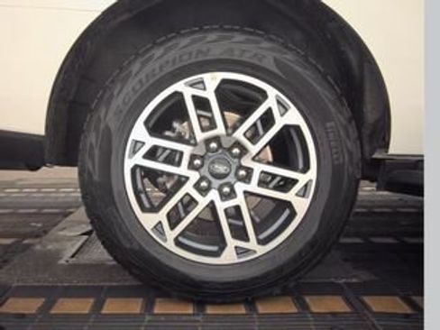 Used 2025 Ford Expedition Active AWD/4WD image 6