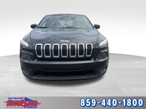 Used 2017 Jeep Cherokee Sport FWD image 8