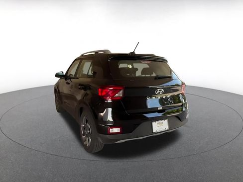 Used 2025 Hyundai Venue SEL FWD image 11