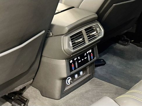 Used 2021 Lamborghini Urus image 17