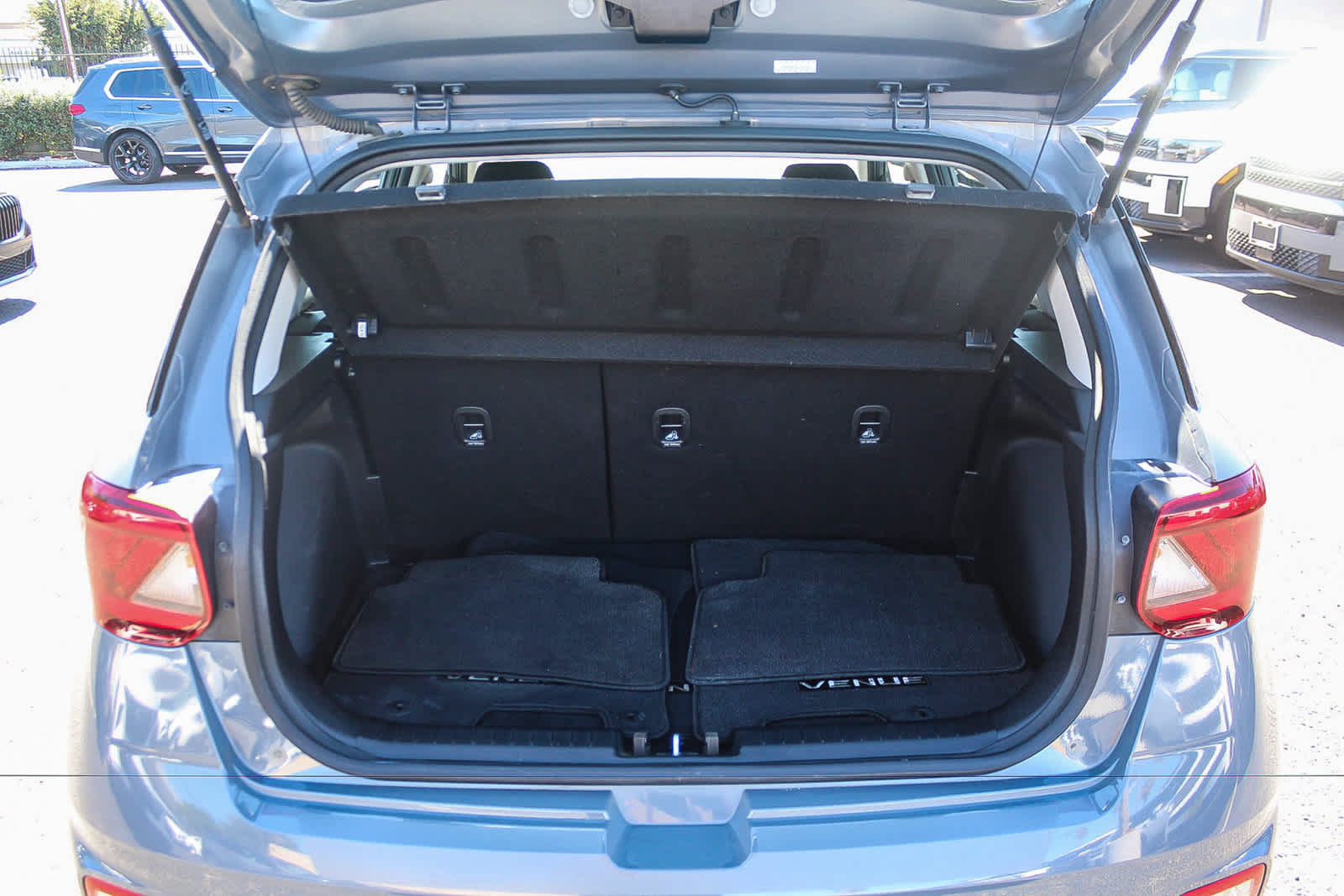 Used 2020 Hyundai Venue SE FWD image 34
