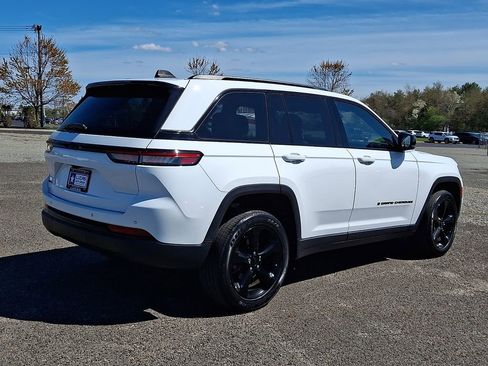 Used 2023 Jeep Grand Cherokee Altitude image 12