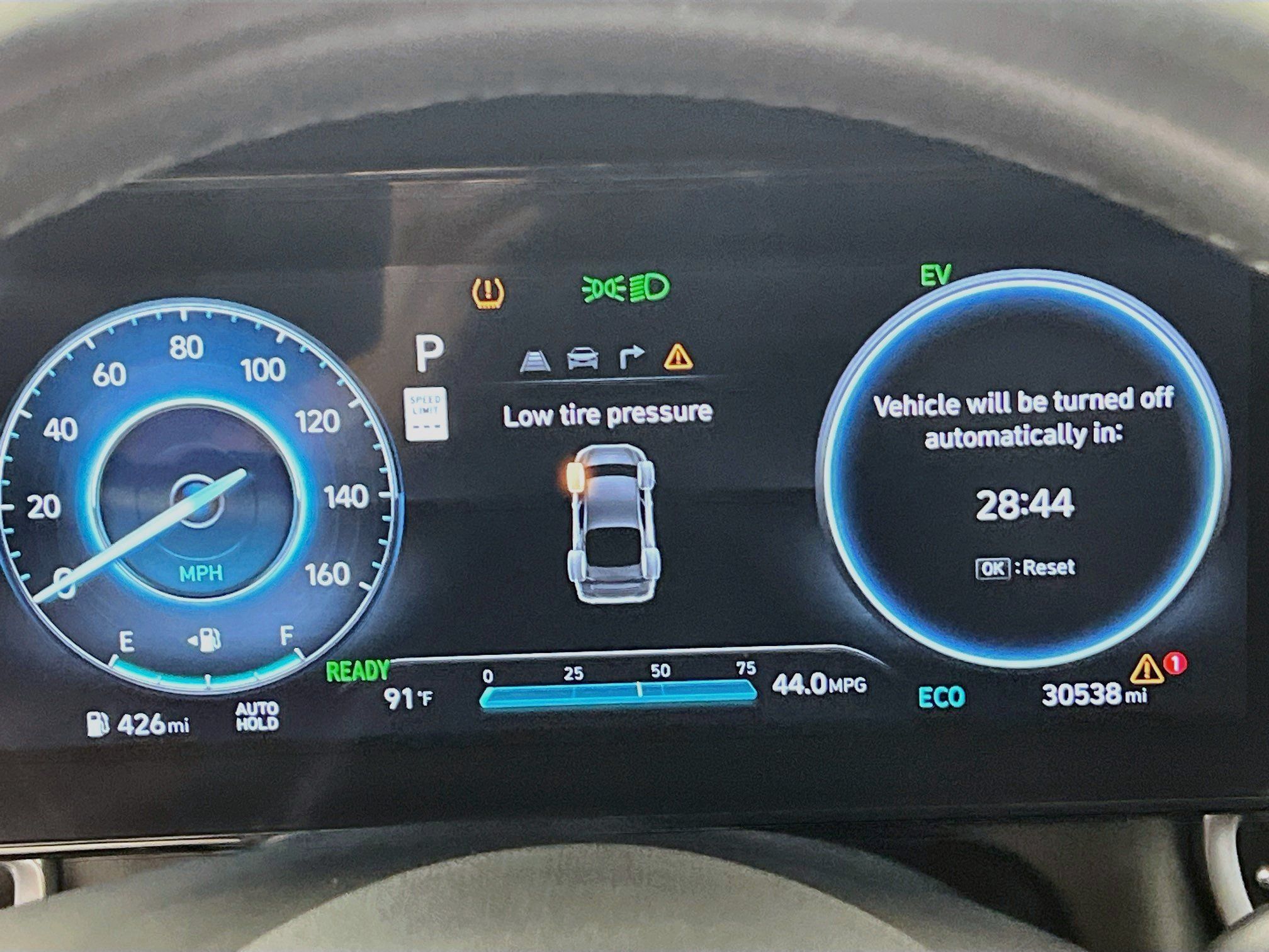 Used 2025 Hyundai Elantra Limited FWD image 22