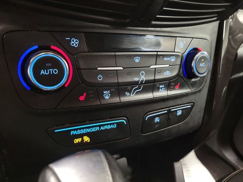 Used 2017 Ford Escape Titanium image 16