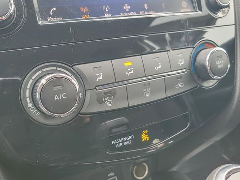 Used 2020 Nissan Rogue Sport S image 14