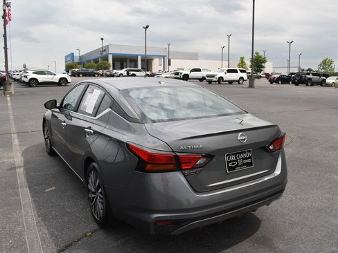Used 2025 Nissan Altima 2.5 SV FWD image 9
