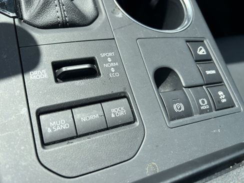 Used 2025 Toyota Highlander XLE AWD/4WD image 27