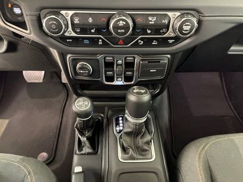 Used 2025 Jeep Wrangler Unlimited Sahara w/ Safety Group AWD/4WD image 21