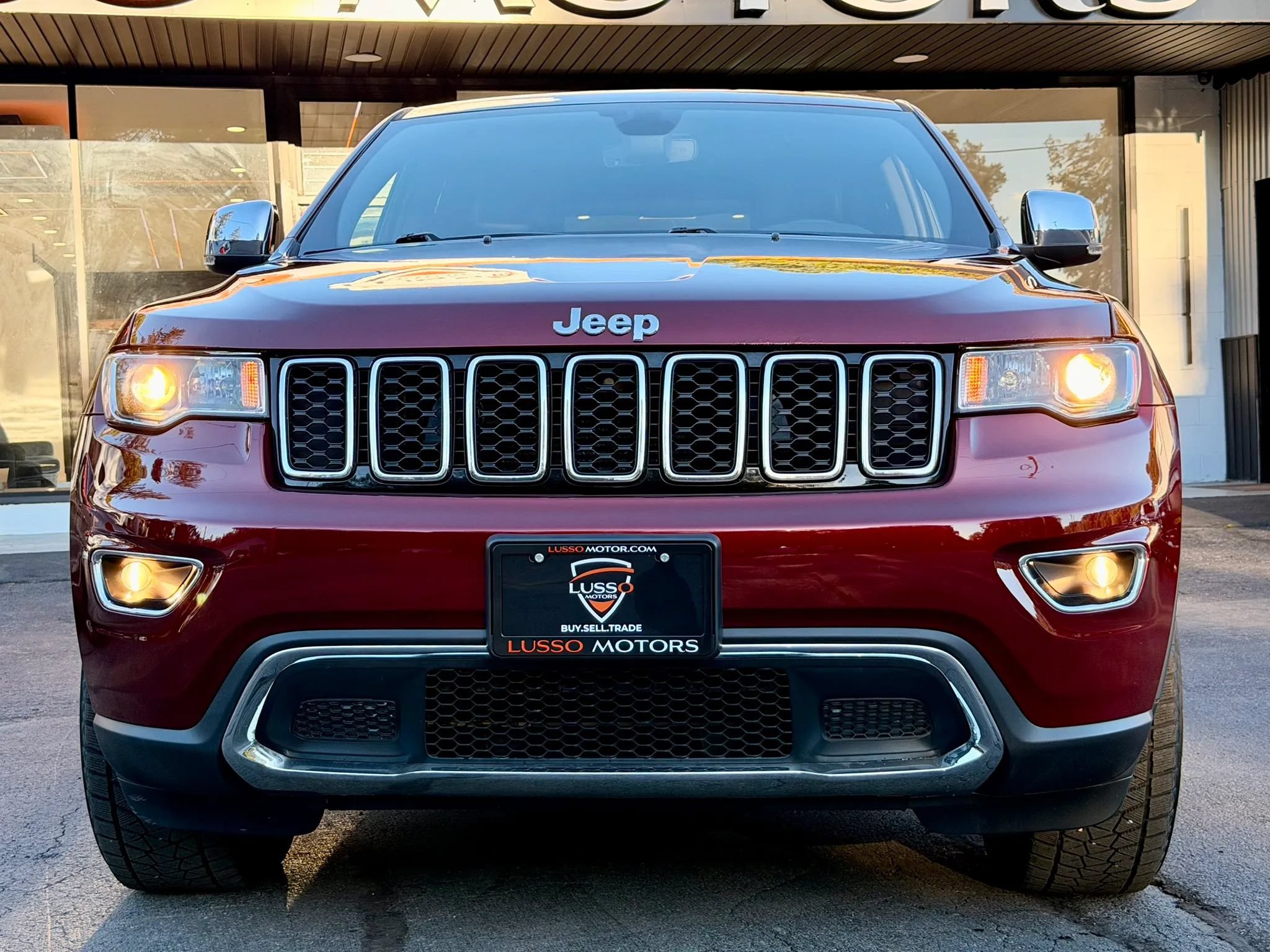 Used 2018 Jeep Grand Cherokee Limited AWD/4WD image 10