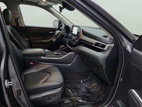 Used 2023 Toyota Highlander XLE FWD image 14