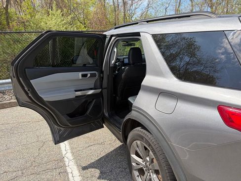 Used 2021 Ford Explorer XLT w/ Equipment Group 202A AWD/4WD image 12