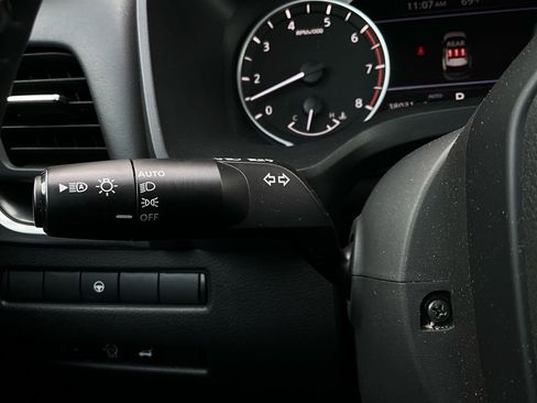 Used 2025 Nissan Rogue SV image 35