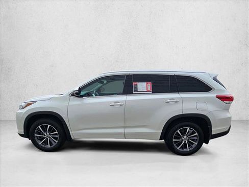 Used 2018 Toyota Highlander XLE AWD/4WD image 2