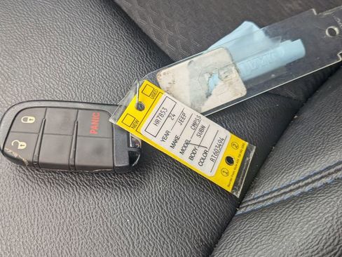 Used 2024 Jeep Compass Latitude image 18