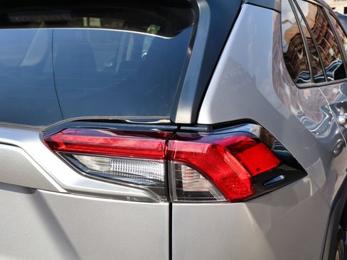 Used 2022 Toyota RAV4 XLE w/ Convenience Package AWD/4WD image 17