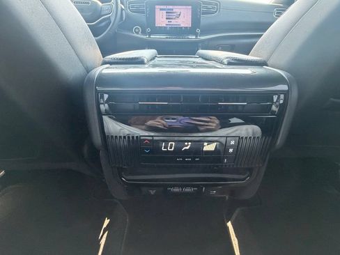 Used 2023 Jeep Wagoneer L 4WD w/ Premium Group I image 36
