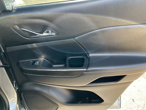 Used 2023 GMC Acadia SLT image 23