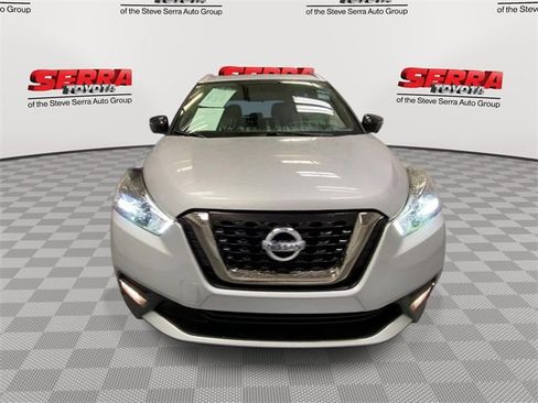 Used 2019 Nissan Kicks SR image 4
