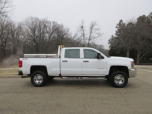 Used 2018 Chevrolet Silverado 2500 W/T w/ Snow Plow Prep Package image 6