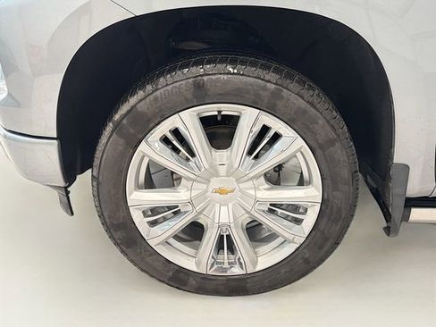 Used 2023 Chevrolet Silverado 1500 High Country w/ High Country Premium Package AWD/4WD image 27