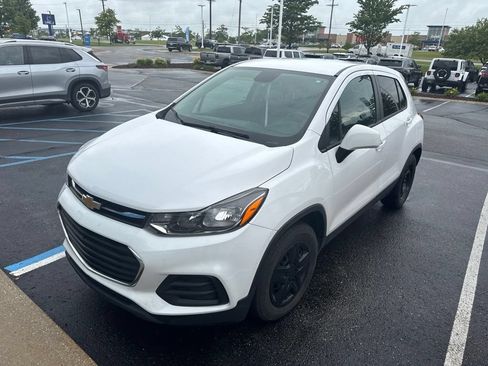Used 2019 Chevrolet Trax LS w/ Tint and Cruise Package FWD image 3