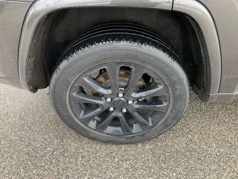 Used 2020 Jeep Grand Cherokee Altitude AWD/4WD image 9