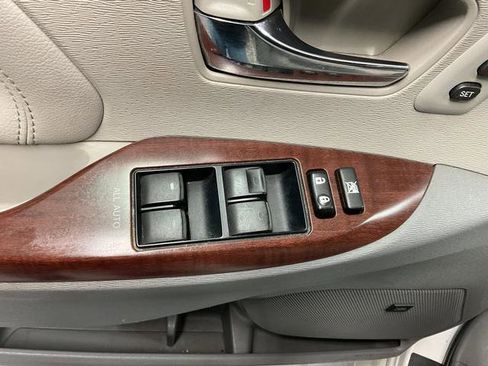 Used 2013 Toyota Sienna Limited w/ Premium Pkg image 10