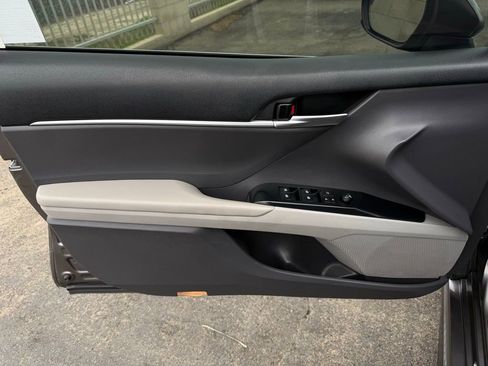 Used 2019 Toyota Camry SE image 18