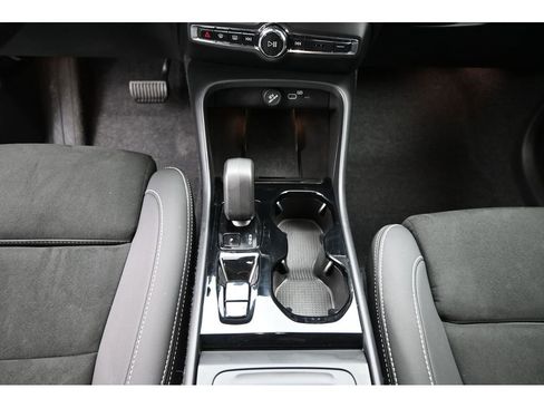 Used 2025 Volvo XC40 B5 Plus AWD/4WD image 16