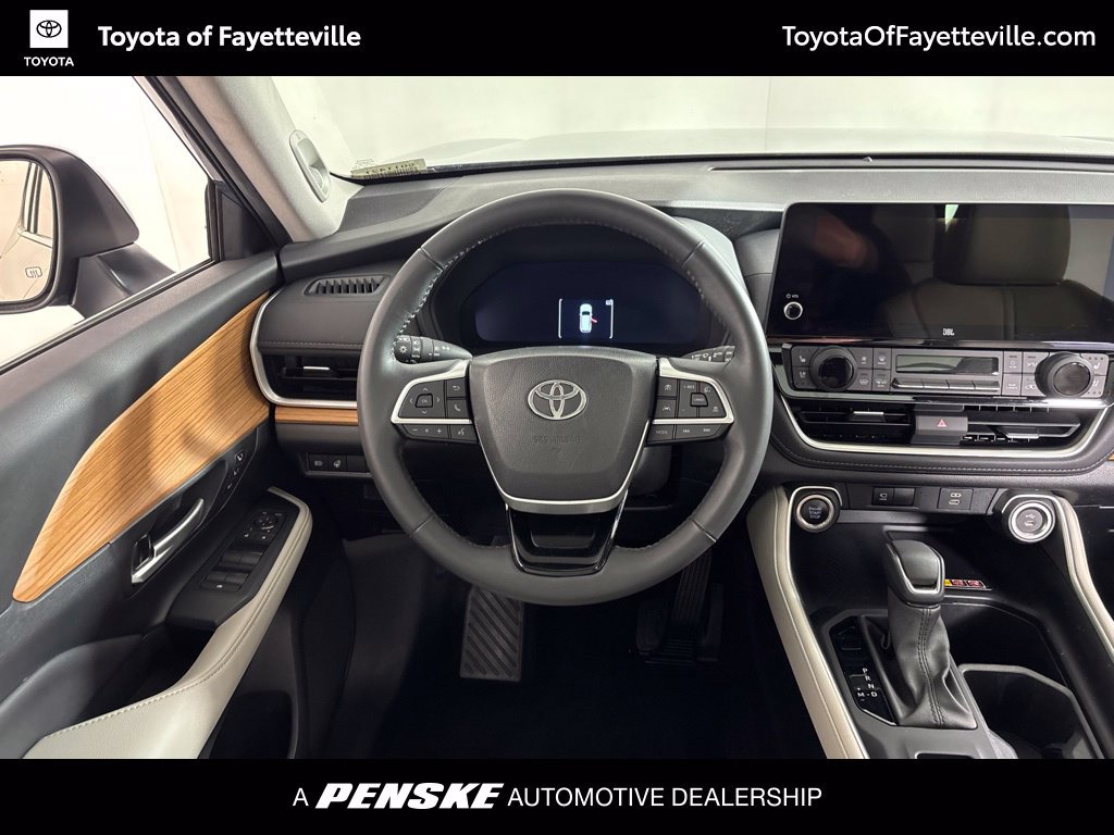 Certified 2024 Toyota Grand Highlander FWD image 2