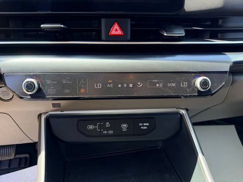 Used 2026 Kia Carnival FWD image 19