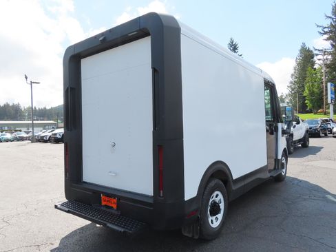 Used 2024 Chevrolet Brightdrop 400 w/ Commercial Equipment Package AWD/4WD image 8