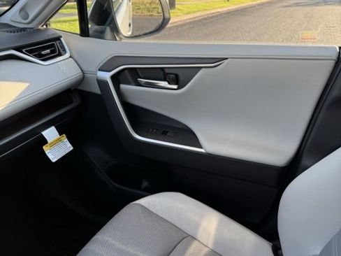 Certified 2025 Toyota RAV4 Limited image 36