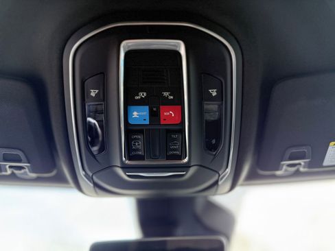 New 2025 Jeep Grand Cherokee L Laredo image 24