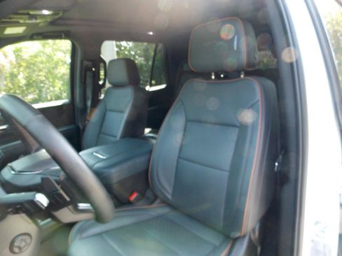 Used 2025 GMC Yukon AT4 w/ AT4 Premium Package AWD/4WD image 4