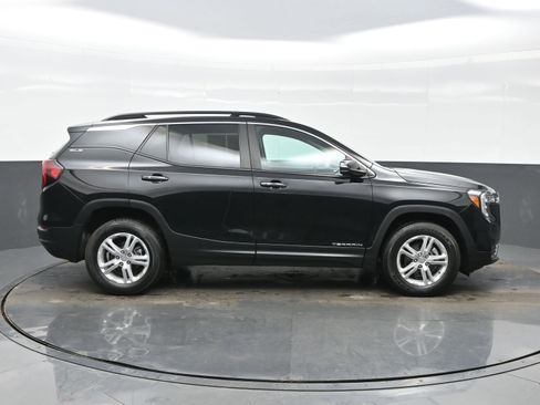 Used 2022 GMC Terrain SLE w/ Driver Convenience Package image 7