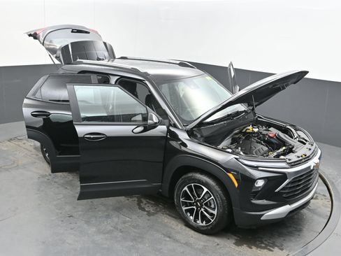 New 2026 Chevrolet TrailBlazer LT w/ Driver Confidence Package FWD image 40