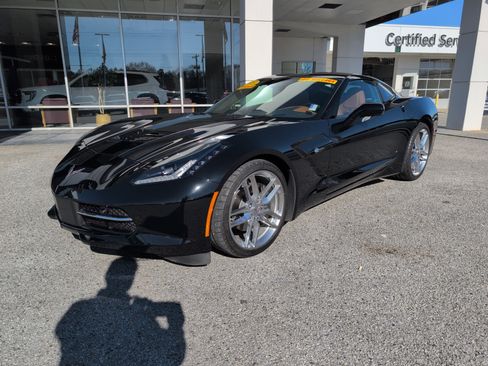 Used 2018 Chevrolet Corvette Stingray Coupe w/ 3LT Preferred Equipment Group image 1