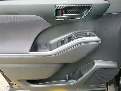 Certified 2023 Toyota Highlander LE image 19