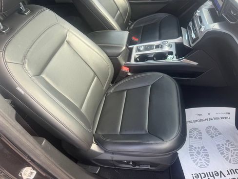 Used 2024 Ford Explorer XLT w/ Equipment Group 202A AWD/4WD image 62
