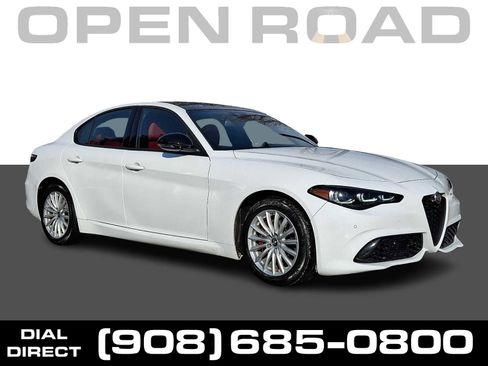 Used 2024 Alfa Romeo Giulia Sprint image 1