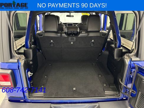 Used 2018 Jeep Wrangler Unlimited Sahara w/ Cold Weather Group AWD/4WD image 40